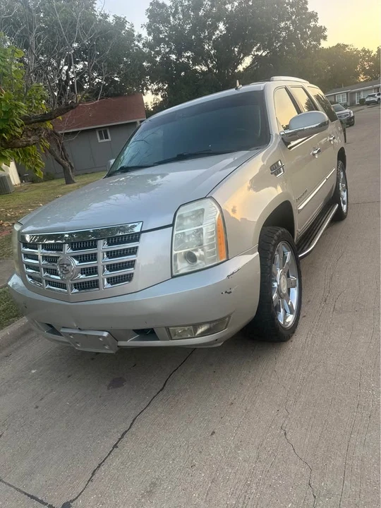 2009 Cadillac Escalade & EXT 3rd Gen - Image 2 of 10