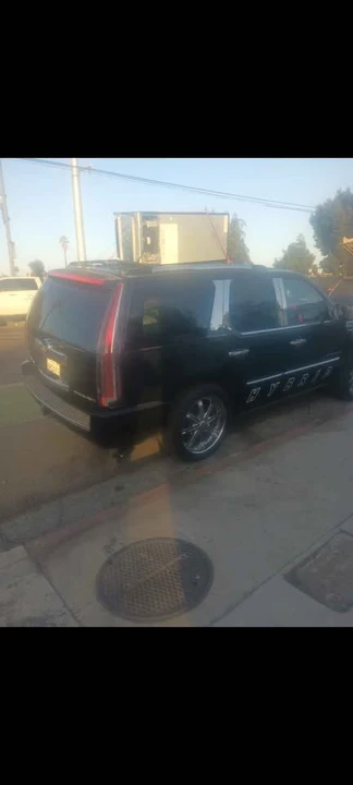 2009 Cadillac Escalade & EXT 3rd Gen - Image 2 of 2