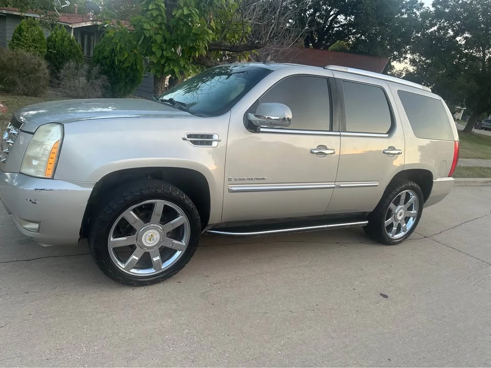 2009 Cadillac Escalade & EXT 3rd Gen - Image 3 of 10