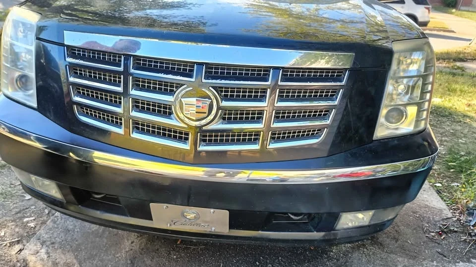 2009 Cadillac Escalade & EXT 3rd Gen - Image 2 of 13
