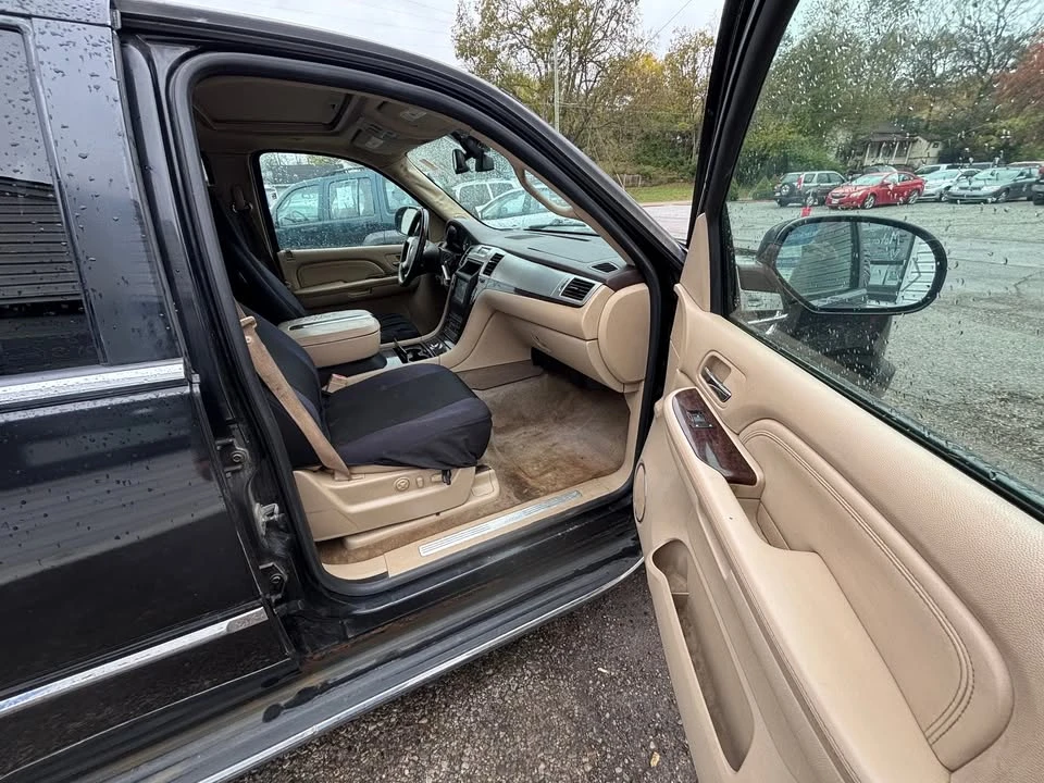 2009 Cadillac Escalade & EXT 3rd Gen - Image 6 of 13