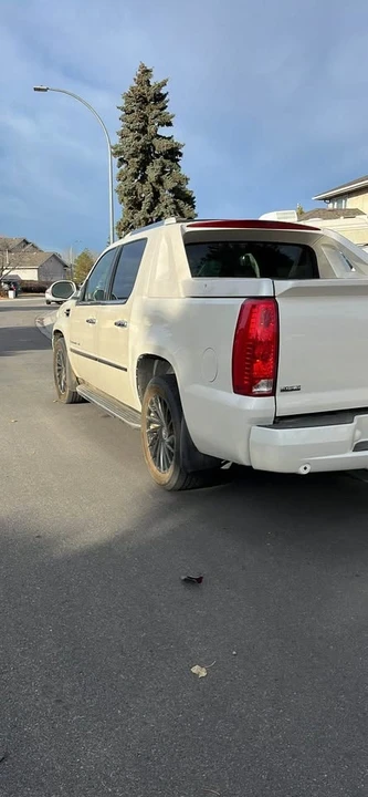 2009 Cadillac Escalade & EXT 3rd Gen - Image 3 of 11