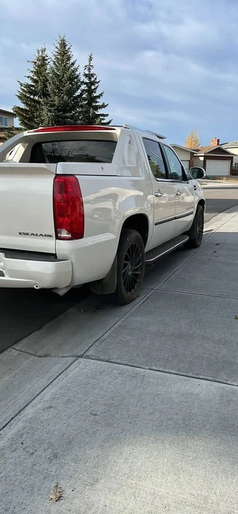 2009 Cadillac Escalade & EXT 3rd Gen - Image 4 of 11