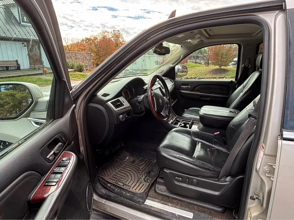2009 Cadillac Escalade & EXT 3rd Gen - Image 2 of 9