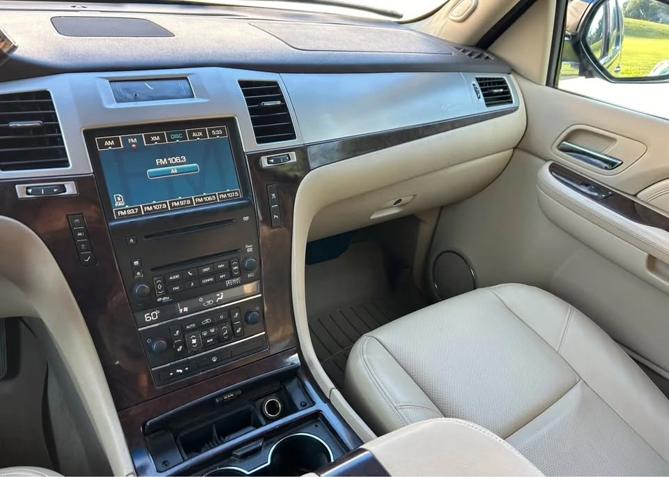 2009 Cadillac Escalade & EXT 3rd Gen - Image 10 of 14