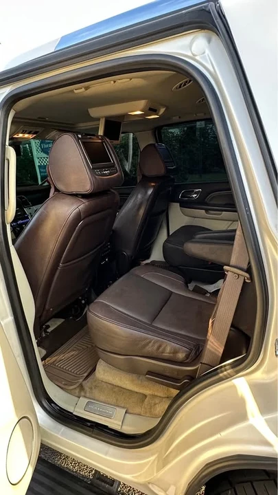 2009 Cadillac Escalade & EXT 3rd Gen - Image 15 of 19