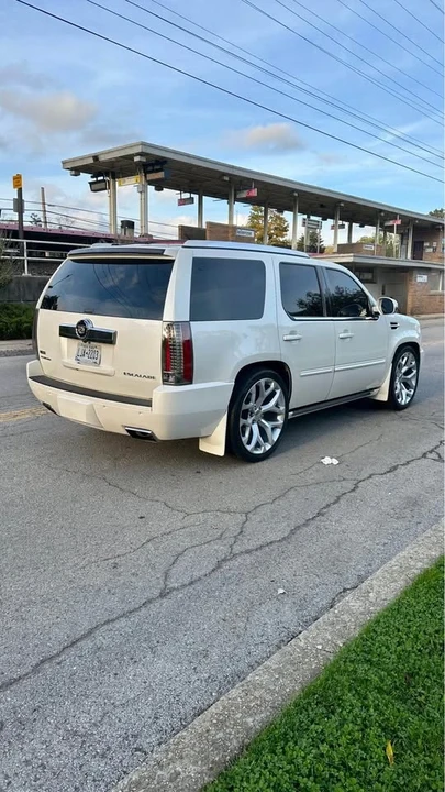 2009 Cadillac Escalade & EXT 3rd Gen - Image 4 of 19