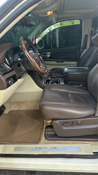 2009 Cadillac Escalade & EXT 3rd Gen - Image 11 of 19
