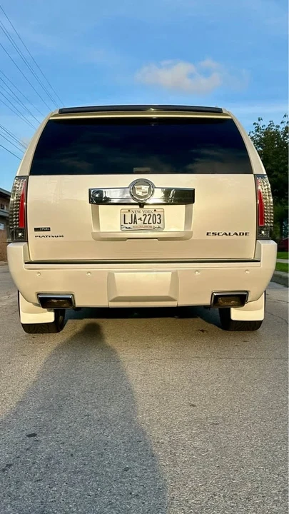 2009 Cadillac Escalade & EXT 3rd Gen - Image 5 of 19