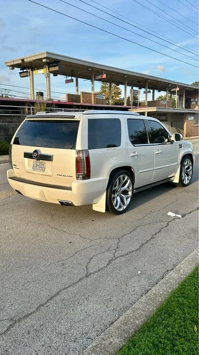 2009 Cadillac Escalade & EXT 3rd Gen - Image 6 of 19