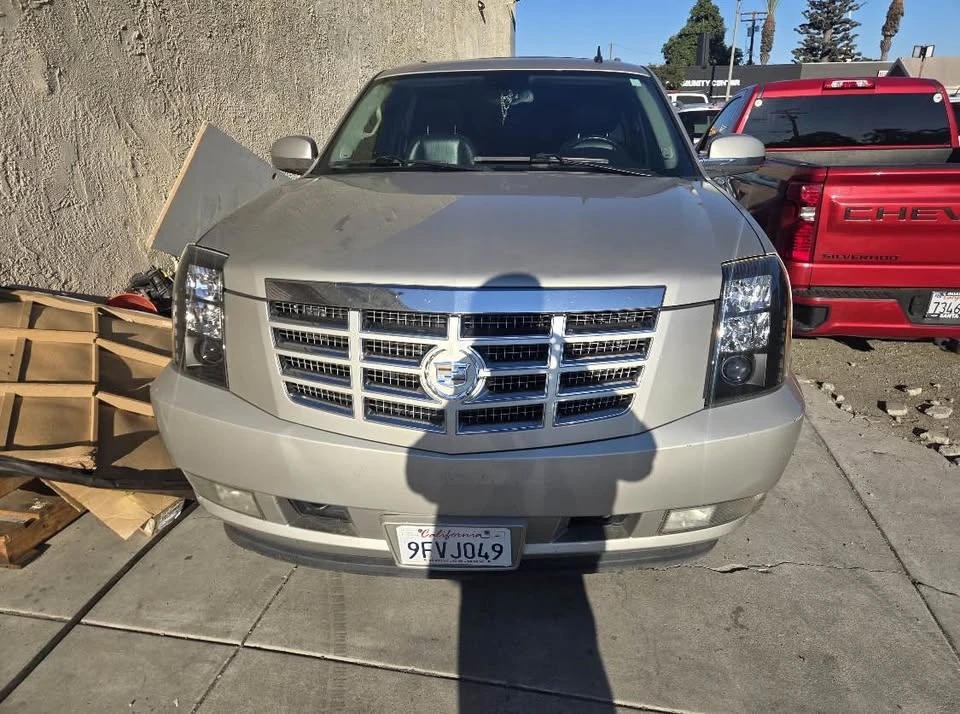 2009 Cadillac Escalade & EXT 3rd Gen - Image 2 of 4