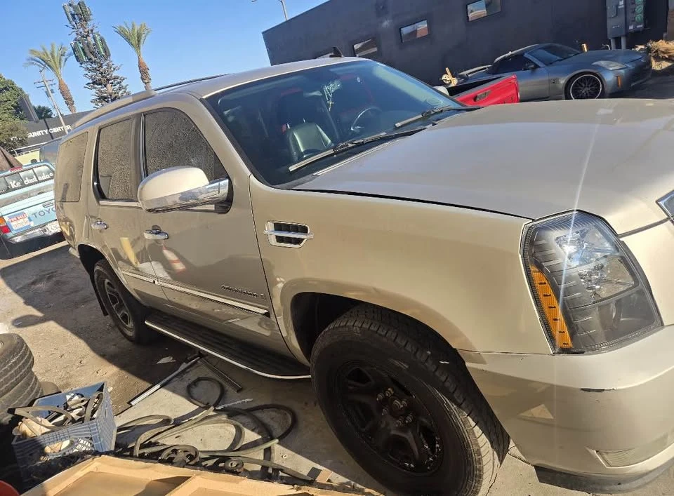 2009 Cadillac Escalade & EXT 3rd Gen - Image 3 of 8