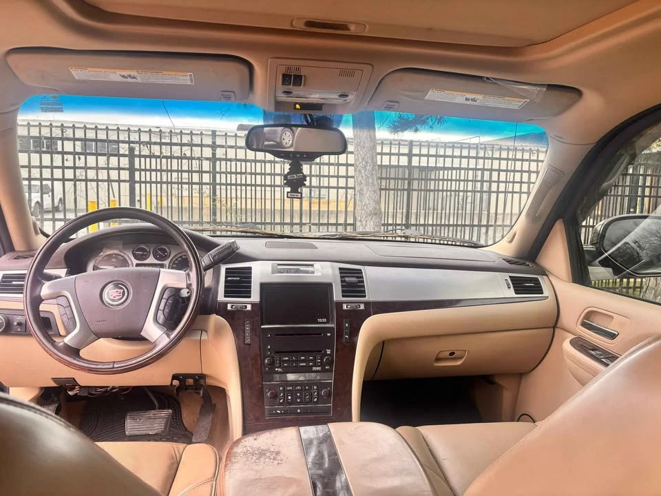 2009 Cadillac Escalade & EXT 3rd Gen - Image 6 of 10