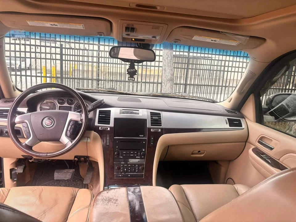 2009 Cadillac Escalade & EXT 3rd Gen - Image 5 of 10