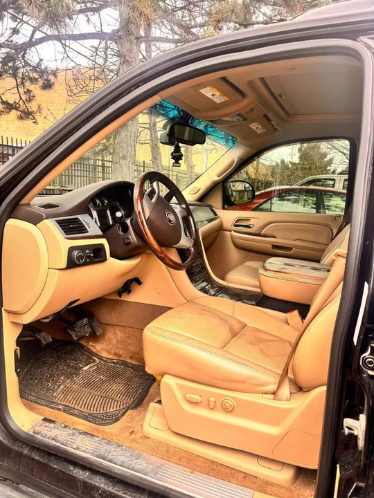 2009 Cadillac Escalade & EXT 3rd Gen - Image 8 of 10