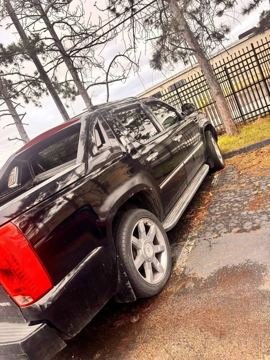 2009 Cadillac Escalade & EXT 3rd Gen - Image 3 of 10