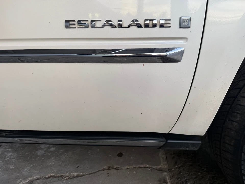 2009 Cadillac Escalade & EXT 3rd Gen - Image 8 of 11