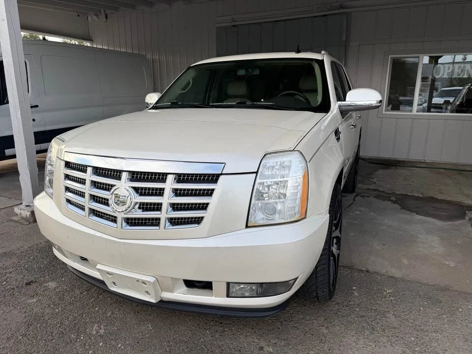 2009 Cadillac Escalade & EXT 3rd Gen - Image 3 of 11