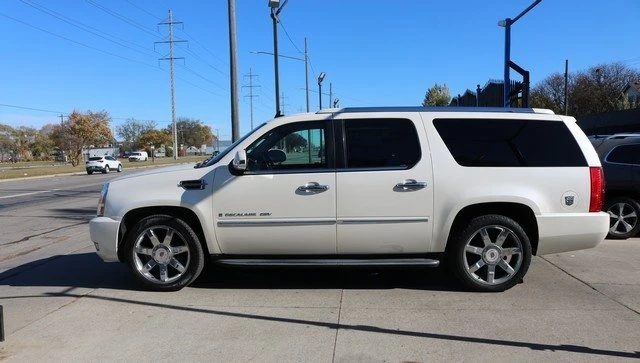 2009 Cadillac Escalade & EXT 3rd Gen - Image 4 of 16