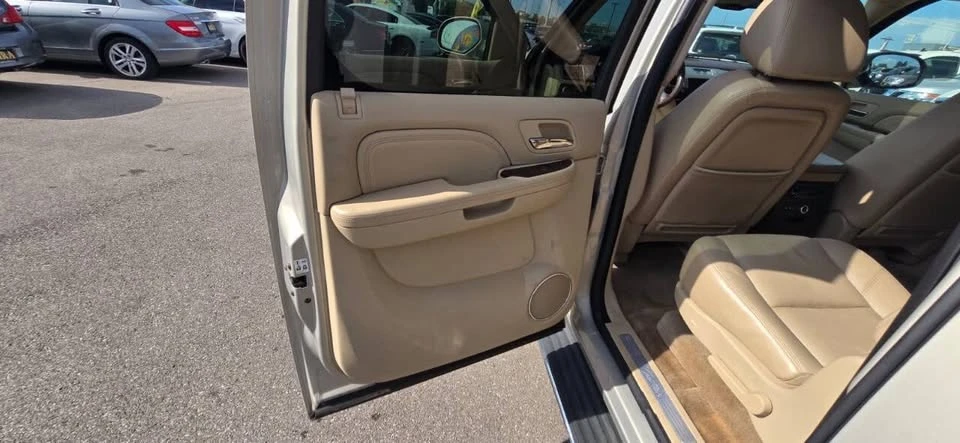 2009 Cadillac Escalade & EXT 3rd Gen - Image 19 of 20