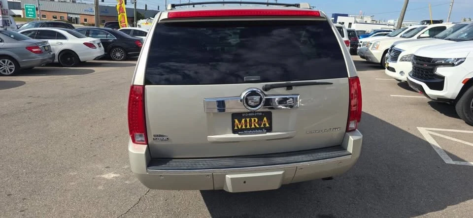 2009 Cadillac Escalade & EXT 3rd Gen - Image 3 of 20