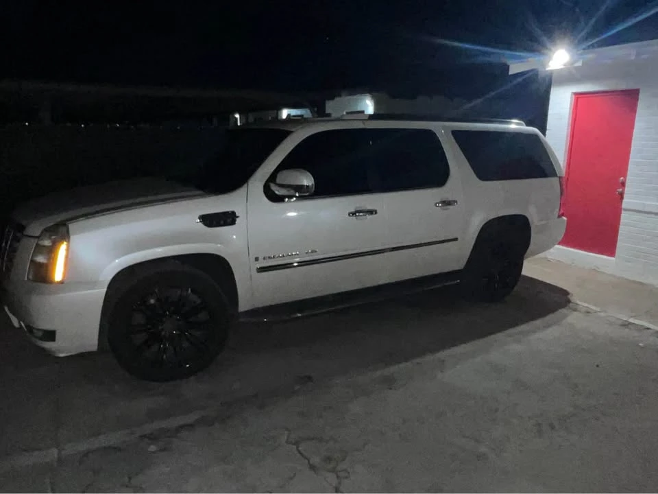 2009 Cadillac Escalade & EXT 3rd Gen - Image 2 of 6