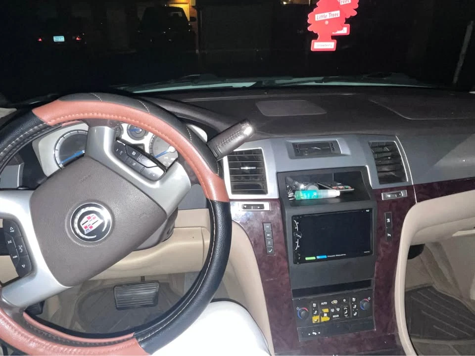 2009 Cadillac Escalade & EXT 3rd Gen - Image 5 of 6