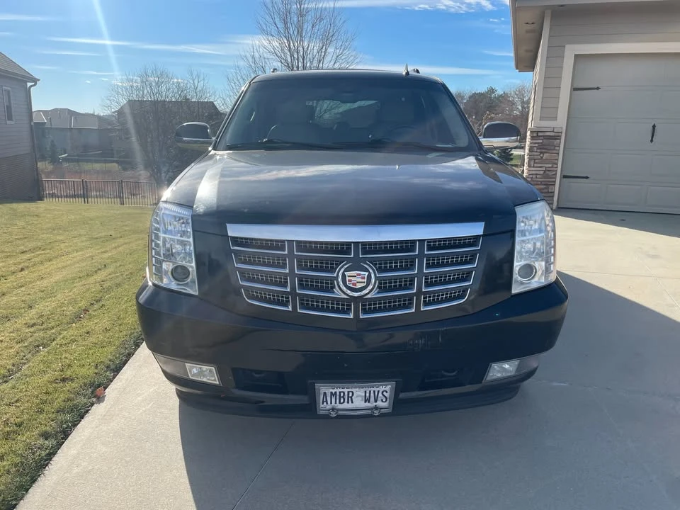 2009 Cadillac Escalade & EXT 3rd Gen - Image 2 of 11