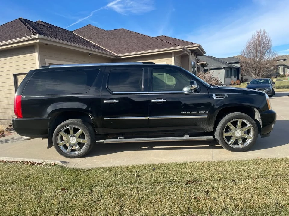 2009 Cadillac Escalade & EXT 3rd Gen - Image 3 of 11