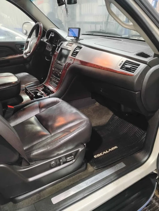 2009 Cadillac Escalade & EXT 2nd Gen - Image 9 of 12