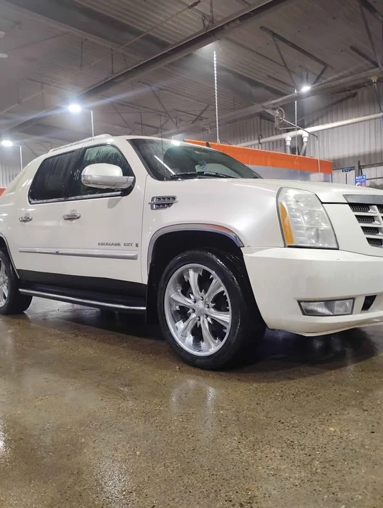 2009 Cadillac Escalade & EXT 2nd Gen - Image 3 of 12