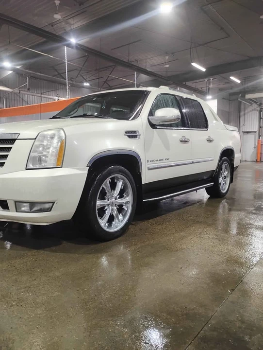 2009 Cadillac Escalade & EXT 2nd Gen - Image 4 of 12
