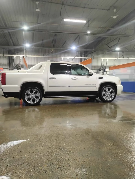 2009 Cadillac Escalade & EXT 2nd Gen - Image 2 of 12