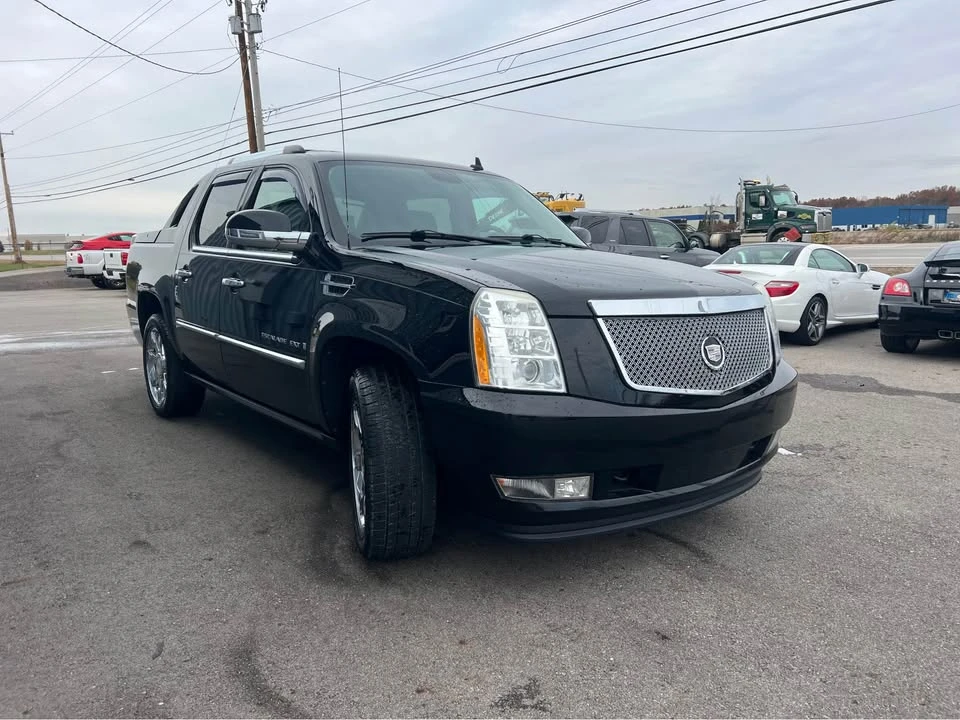 2009 Cadillac Escalade & EXT 3rd Gen - Image 2 of 18