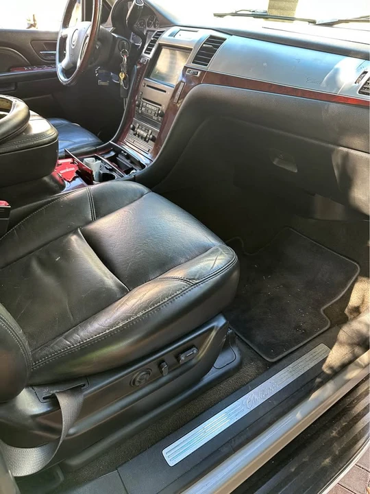 2009 Cadillac Escalade & EXT 3rd Gen - Image 5 of 12