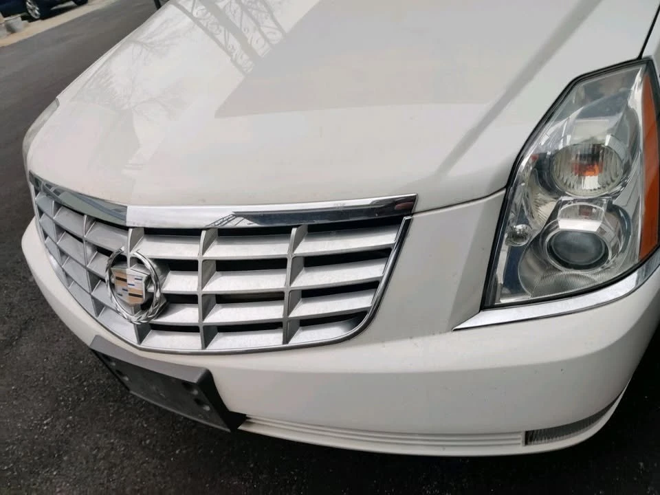 2009 Cadillac DTS - Image 2 of 5