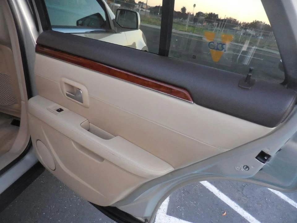 2009 Cadillac SRX - Image 16 of 20