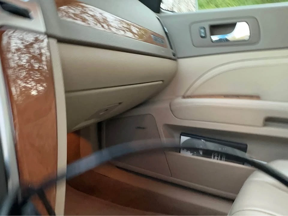 2009 Cadillac STS - Image 7 of 17