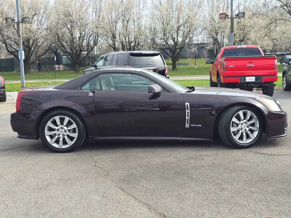 2009 Cadillac XLR - Image 2 of 10