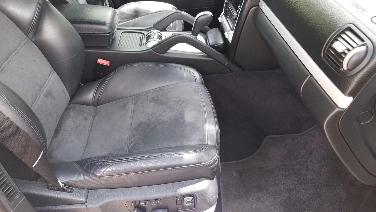 2009 Porsche 955/957 Cayenne GTS - Image 10 of 17