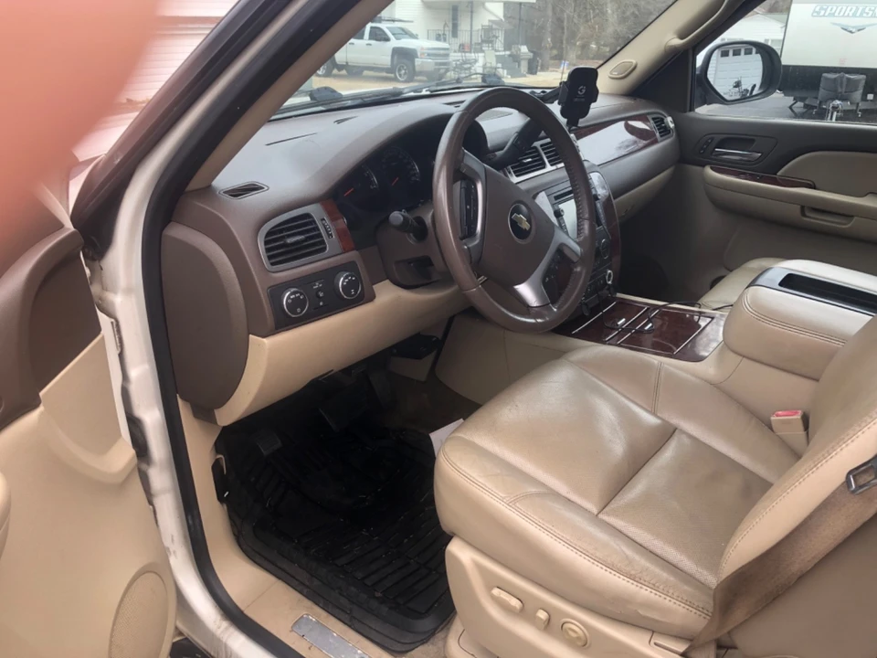 2009 Chevrolet Avalanche - Image 3 of 20