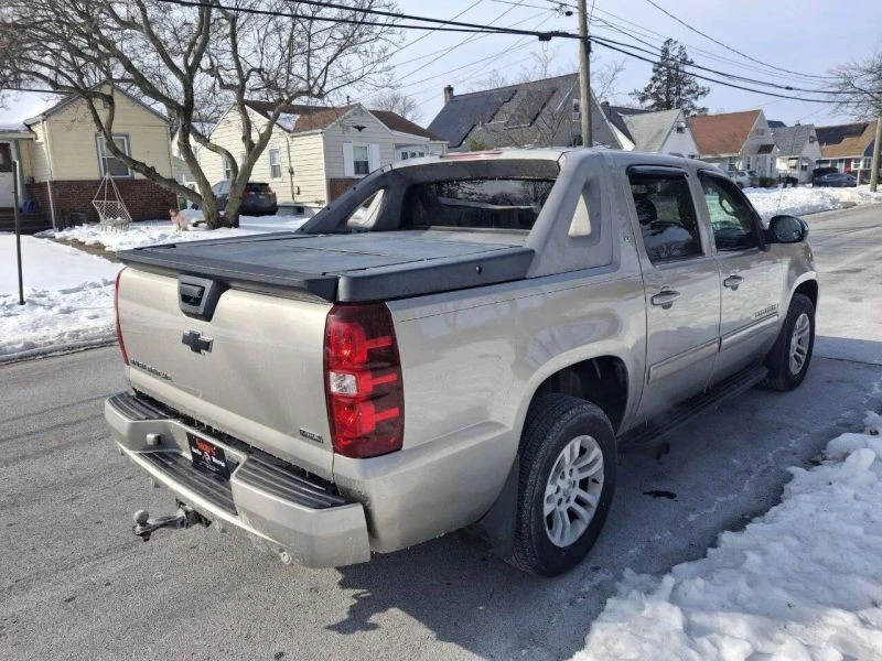 2009 Chevrolet Avalanche - Image 8 of 12