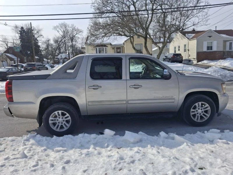 2009 Chevrolet Avalanche - Image 9 of 12