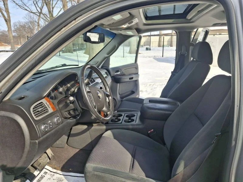 2009 Chevrolet Avalanche - Image 11 of 12
