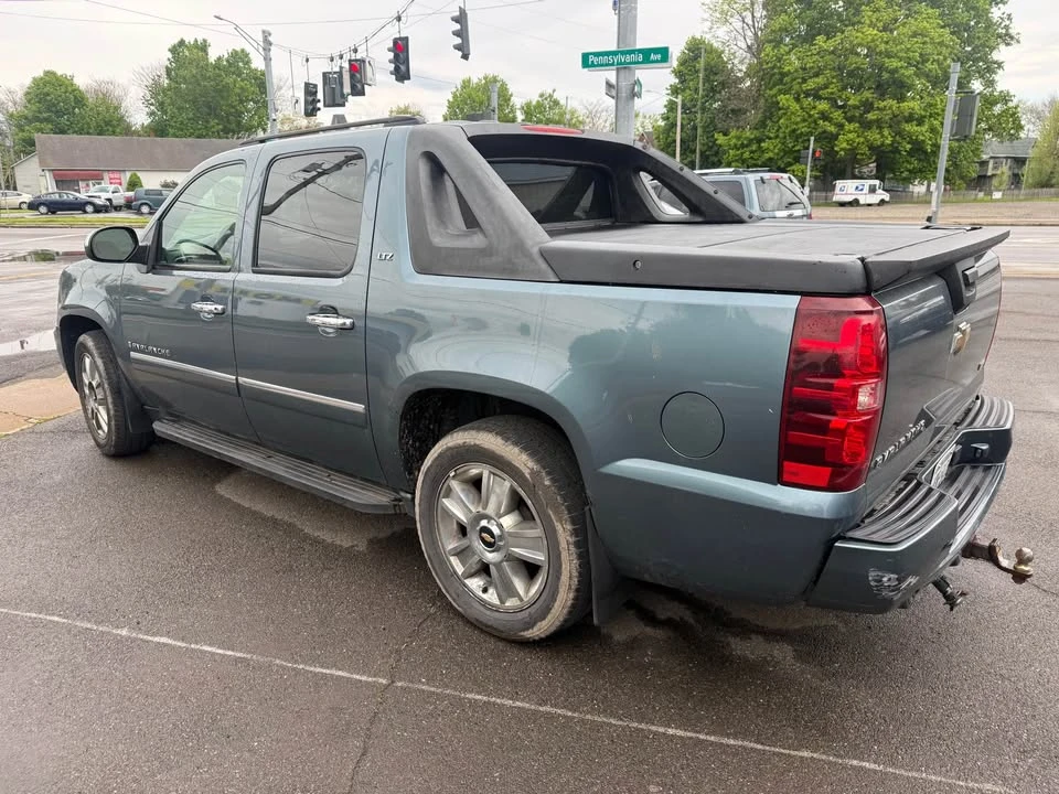 2009 Chevrolet Avalanche - Image 3 of 9