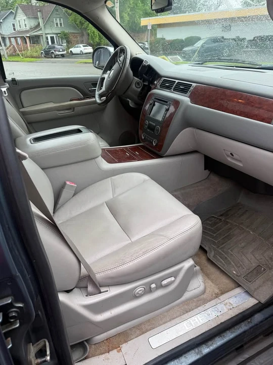 2009 Chevrolet Avalanche - Image 8 of 9