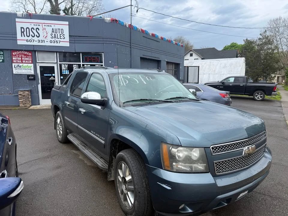 2009 Chevrolet Avalanche - Image 2 of 9