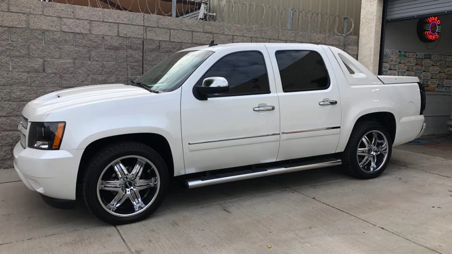 2009 Chevrolet Avalanche - Image 2 of 9