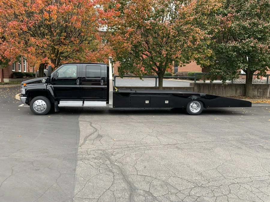 2009 Chevrolet Kodiak - Image 2 of 11