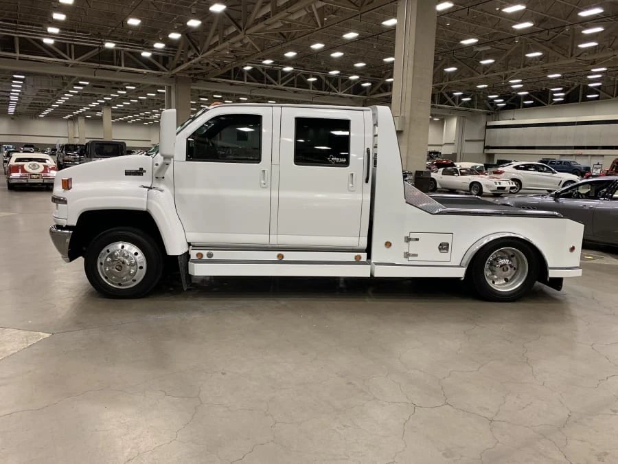 2009 Chevrolet Kodiak - Image 2 of 8